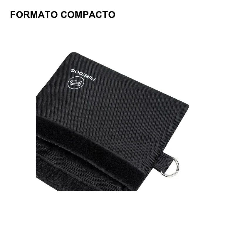 bolsa-anti-odor-preta-formato-compacto - Bolsa anti odor preta em angulo mostrando formato compacto.