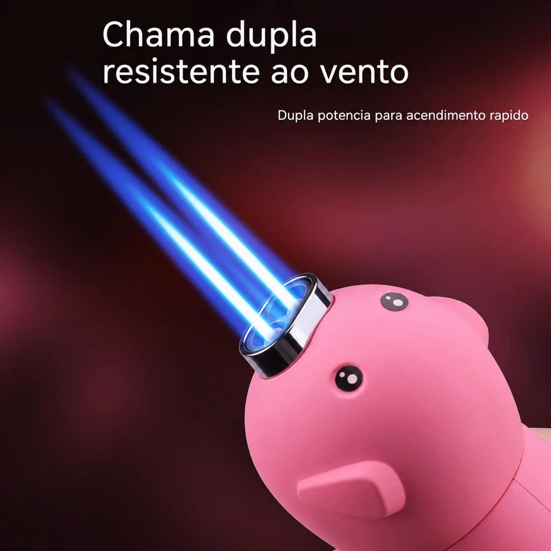 isqueiro-macarico-recarregavel-porquinho-rosa-chama-dupla - Imagem traduzida mostrando chama dupla resistente ao vento.
