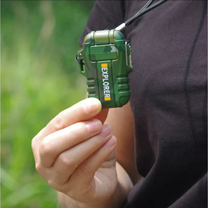 Isqueiro de plasma recarregavel USB camuflado em uso outdoor