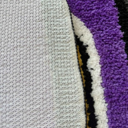 Detalhe da base emborrachada do tapete isqueiro roxo