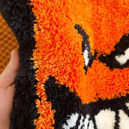 Detalhe da textura tufted do Tapete Chama Monster
