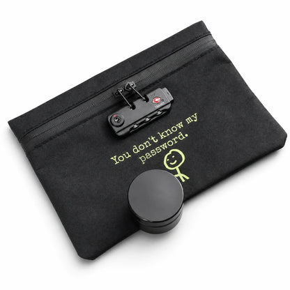 bolsa-anti-odor-com-senha-preta-capa-fundo-branco - Bolsa anti odor com senha preta em fundo branco para capa de produto.