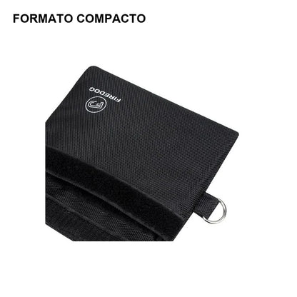 bolsa-anti-odor-preta-formato-compacto - Bolsa anti odor preta em angulo mostrando formato compacto.
