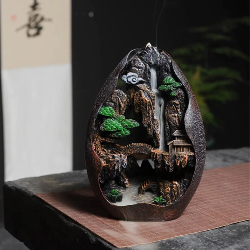 Incensário cascata oriental Vale Zen ambientado com fumaça descendente