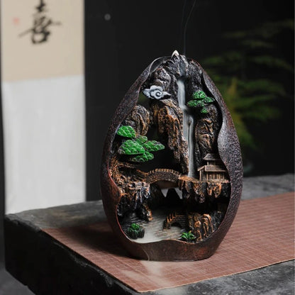 Incensário cascata oriental Vale Zen ambientado com fumaça descendente