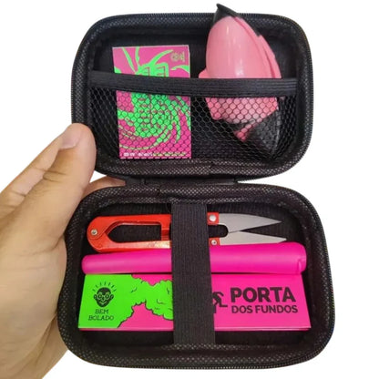 Kit Puff Flow com case aberta, seda, cuia rosa, tubo e tesoura
