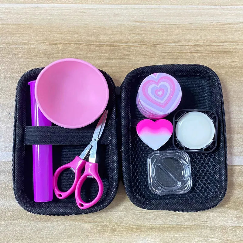 Kit Puff Lovely dentro da case aberta com acessorios organizados