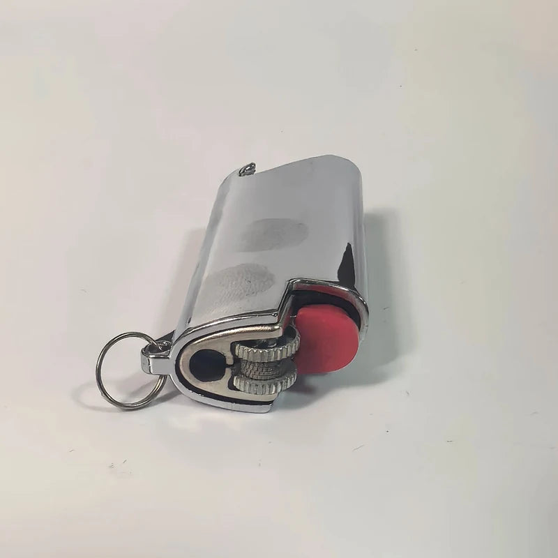 porta-isqueiro-bic-mini-j5-prata-com-abridor-detalhe-superior - Porta-isqueiro BIC Mini J5 prata com detalhe superior e encaixe do isqueiro