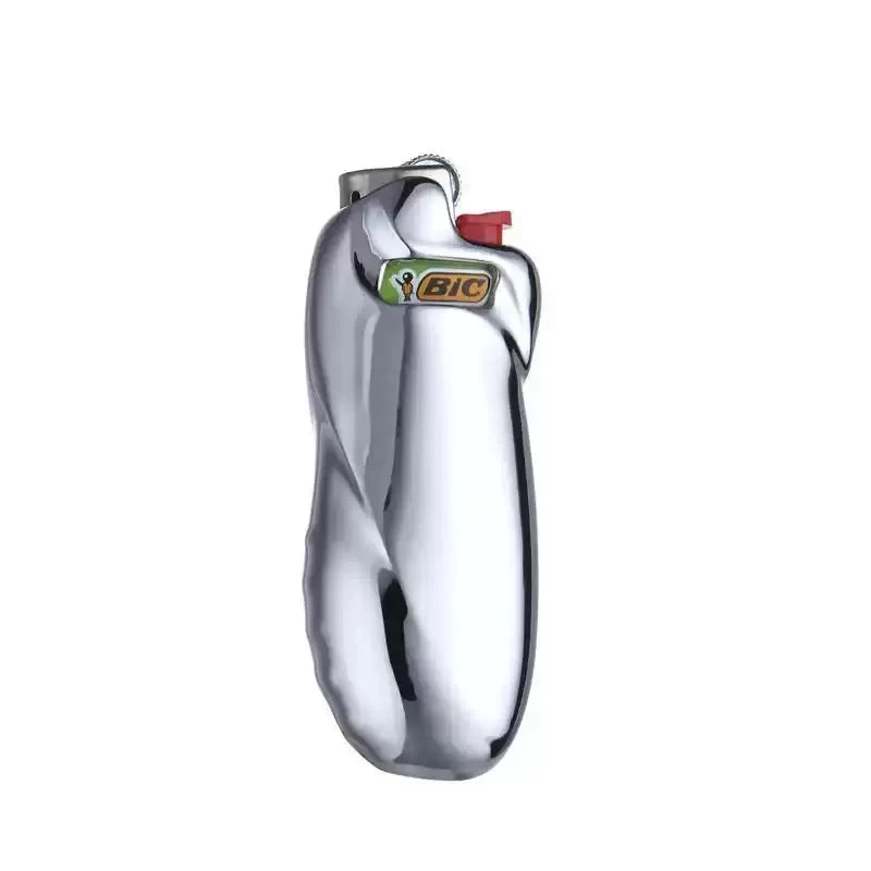 porta-isqueiro-bic-mini-j5-prata-liso-frente-isolada - Porta-isqueiro BIC Mini J5 prata liso em foto isolada frontal com acabamento cromado.