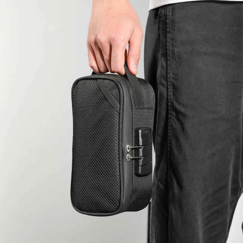 stash-safe-case-case-com-senha-uso-na-mao-lifestyle-discreto